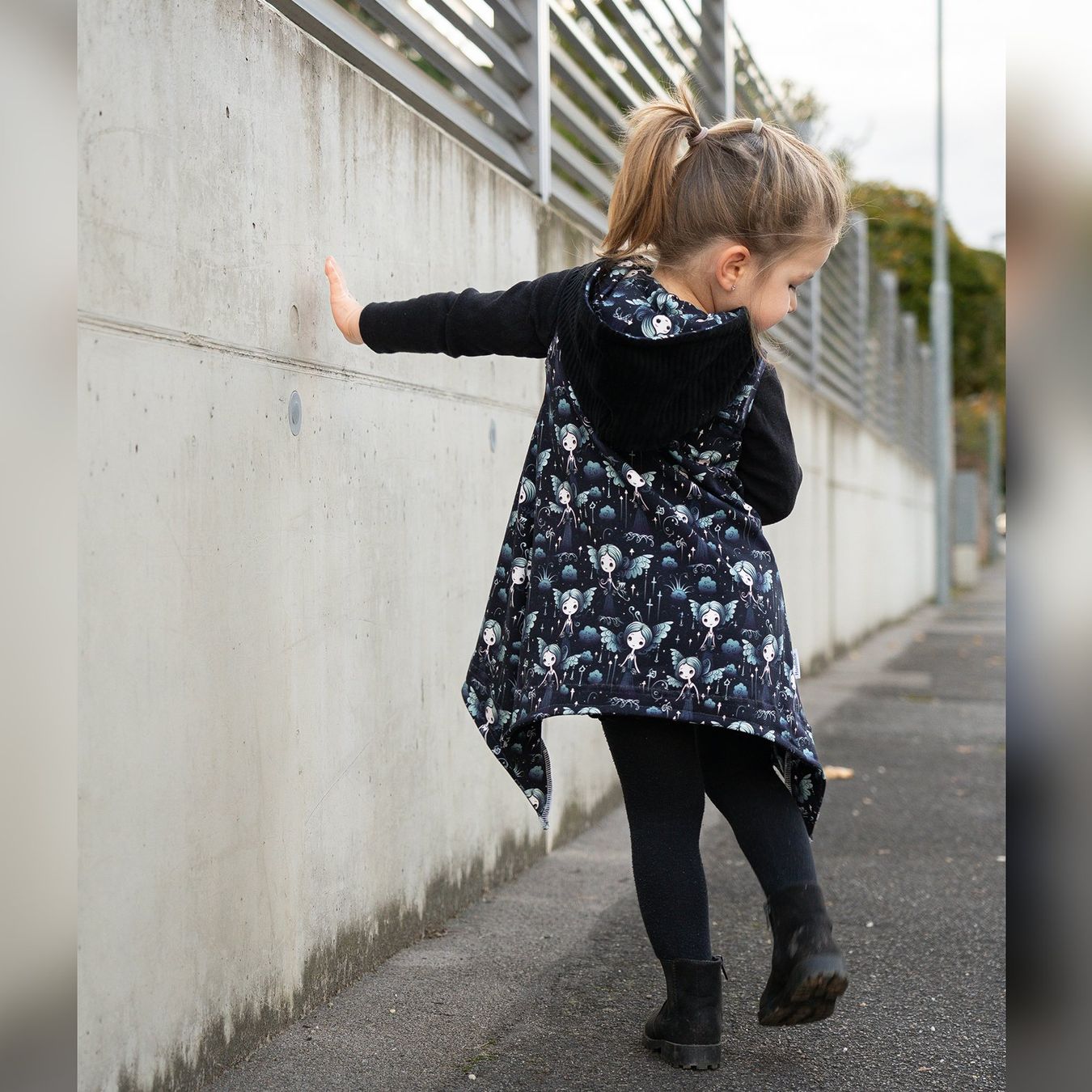 Tessuti: Jersey "Luna Nachtwind" Fee Kinder Stoff je m – Nuovo e nell'imballaggio originale da Wiesenberg venduto da mountain-merch 3