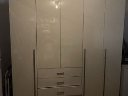 Kleiderschrank 
