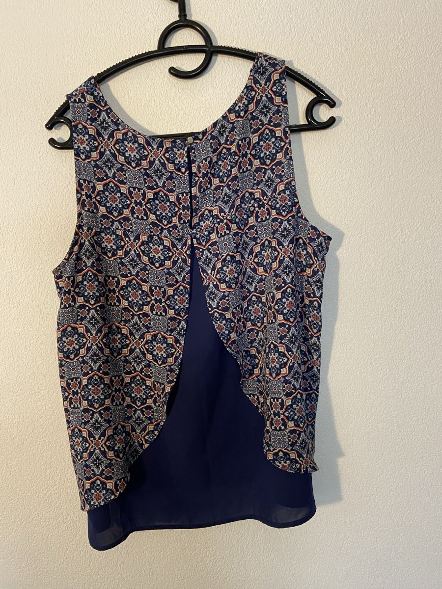 Tops: Top – D'occasion à Berlens par aye_lf66 1