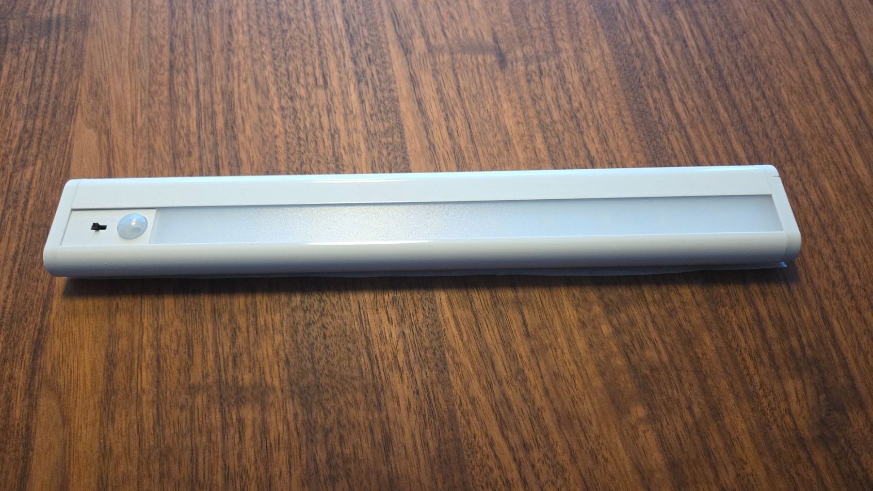 Osram Lampade: Osram LED Lampe mit Bewegungssensor, Linear Mobile 300 weiss – Usato da Einsiedeln venduto da kiphrajaya 2