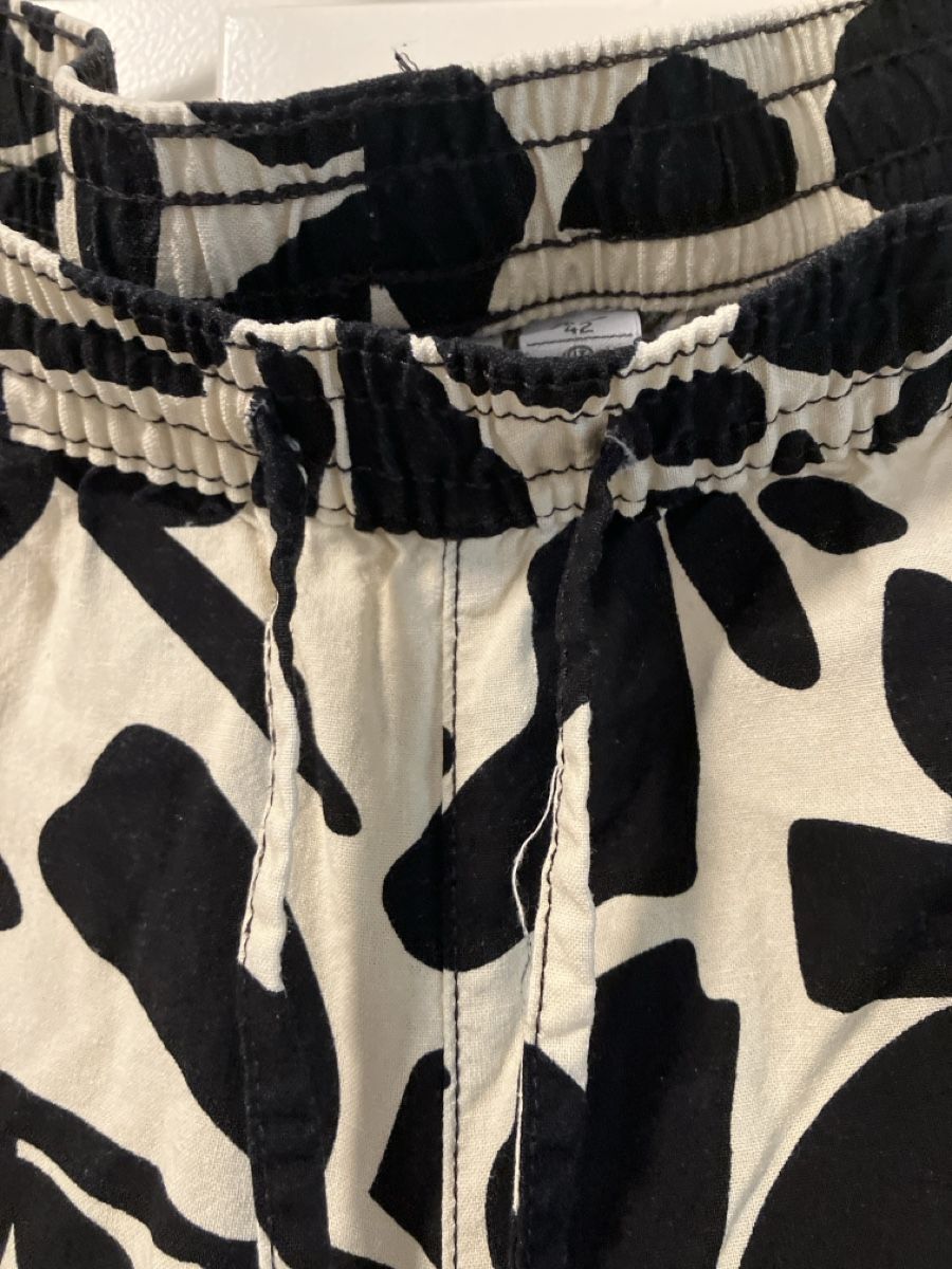 Pantaloni: Culote  – Usato da Basel venduto da aguona 1