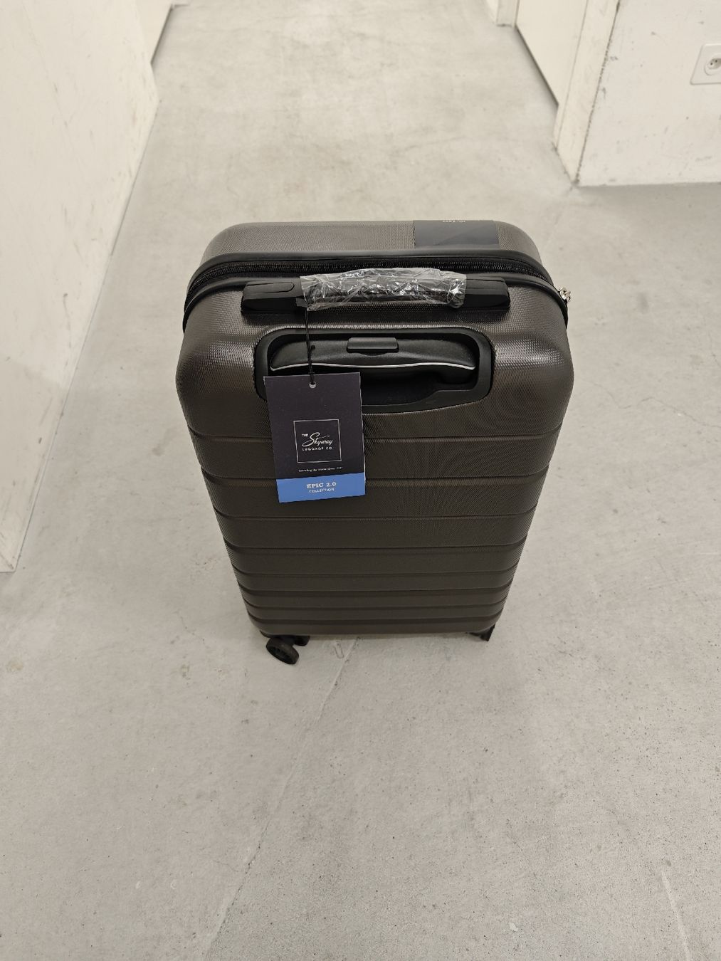 Valises de voyage: Epic 2.0 Hardside Carry-On Spinner – Neuf (Voir description) à Thalwil par sma_9cbs 2