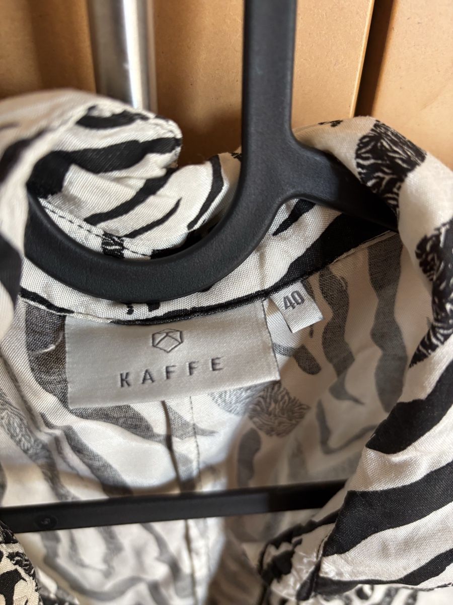 Vestiti: Kleid Zebra  – Usato da Frenkendorf venduto da TinaRad 1