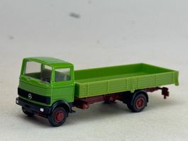 GB2- Herpa Mercedes Pritschen LKW gelbgrün
