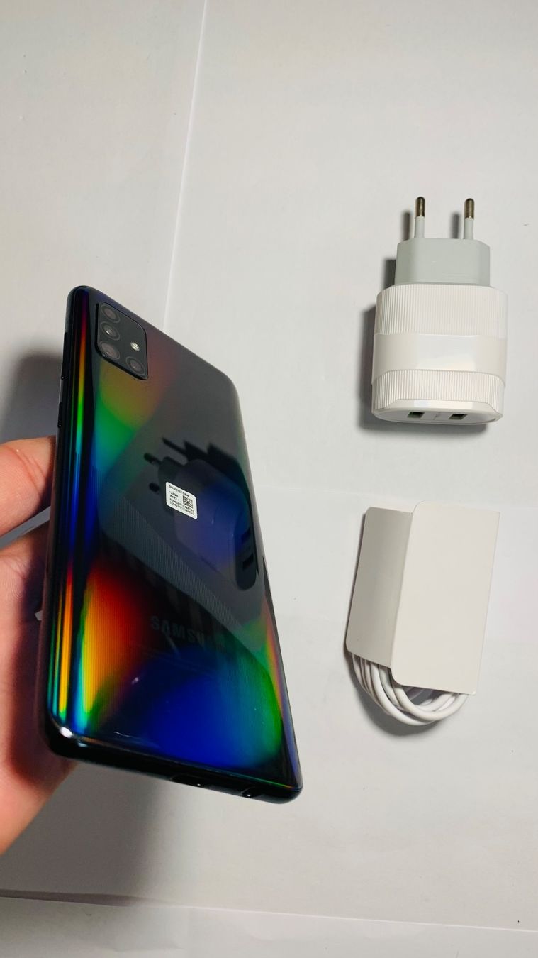 Samsung Telefoni cellulari / Smartphones: Samsung Galaxy A51 (128GB) – Usato da Luzern venduto da Waince786
