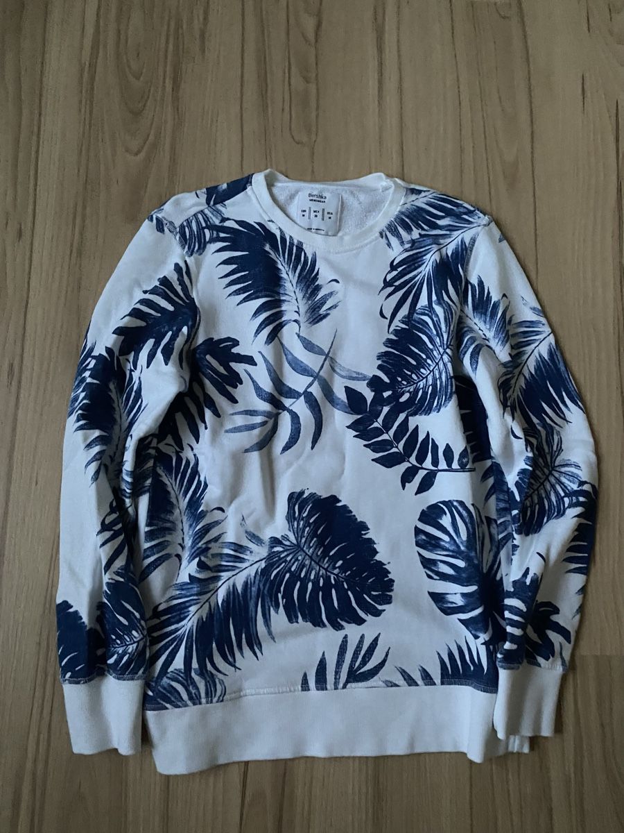Bershka Maglioni & Felpe: BERSHKA SWEATSHIRT MIT BLATTMUSTER, GR. M – Usato da Arbon venduto da arminnnn 1