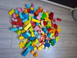 Holzbausteine farbig gemischt gut erhalten