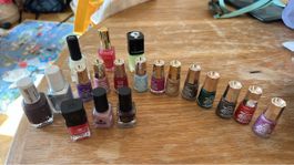 Lot de vernis à ongles plusieurs couleurs
