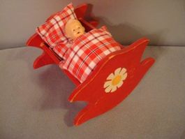 ❗Jetzt= 16.- Fr.!!❗Holz Wiege +Inhalt+ uralte invalid. Puppe