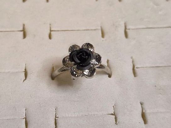 Ringe: Bague Argentée Fleur Noire Strass ajustable – Neu (gemäss Beschreibung) aus Territet von Cenh 2