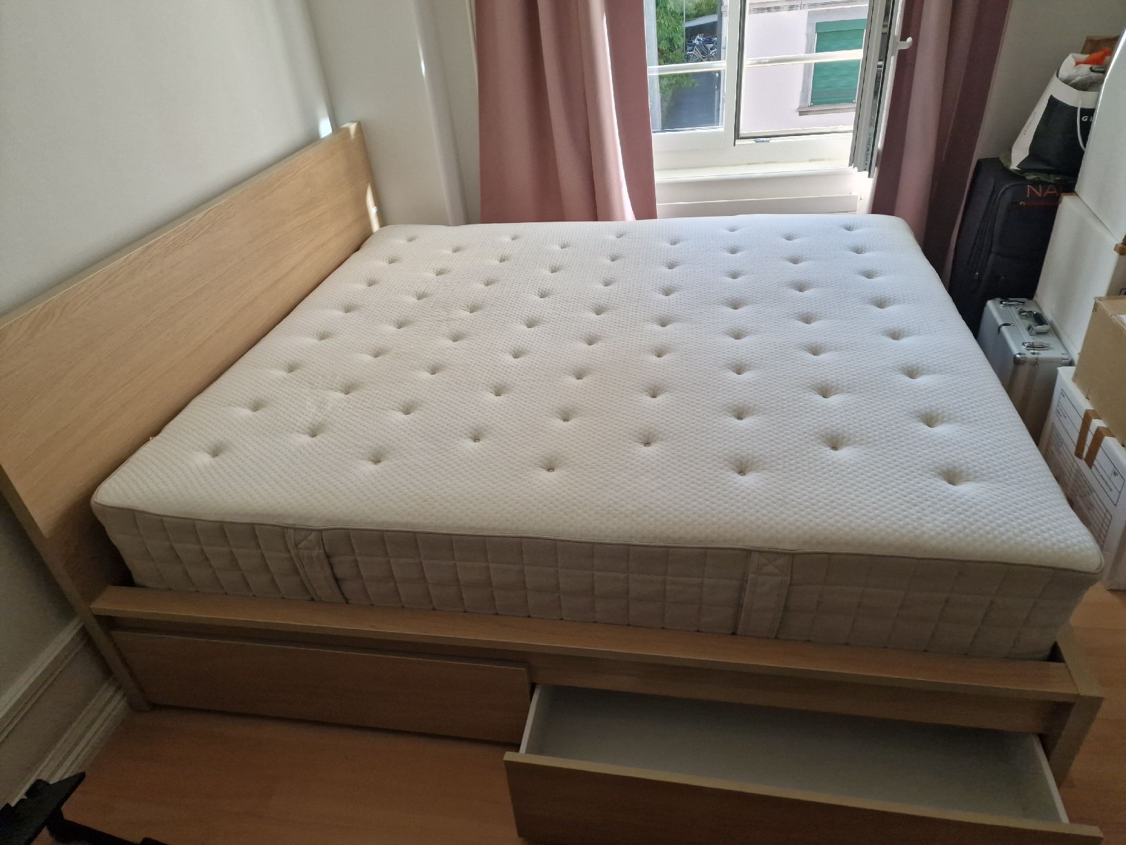 Ikea Letti: Ikea MALM bed – Usato da Zürich venduto da her_pn8q