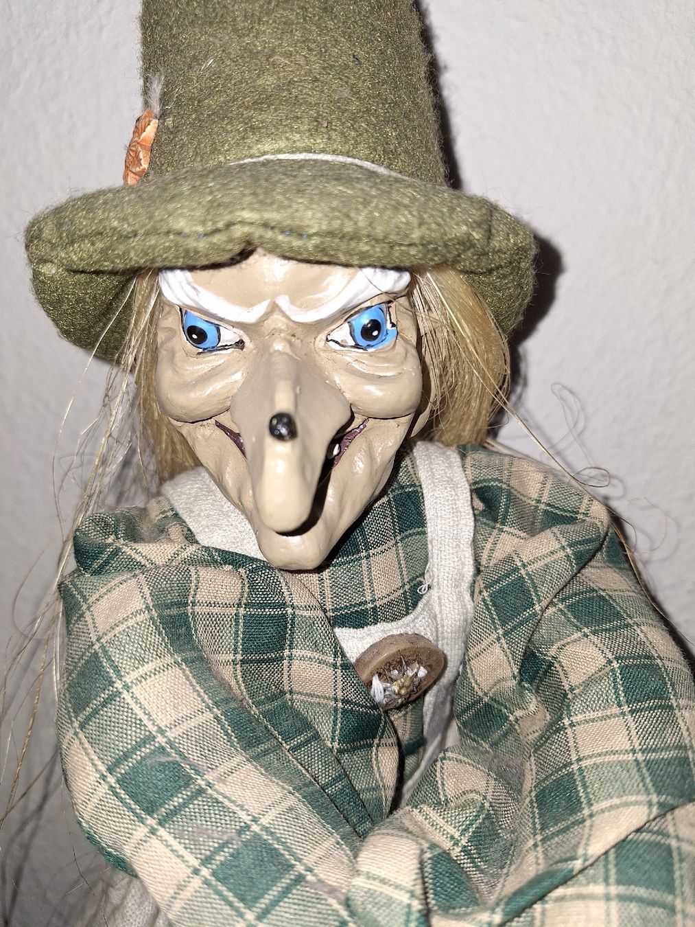 Tutte le decorazioni: Hexe Puppe mit Besen Deko  – Usato da spreitenbach venduto da lumbalplatte