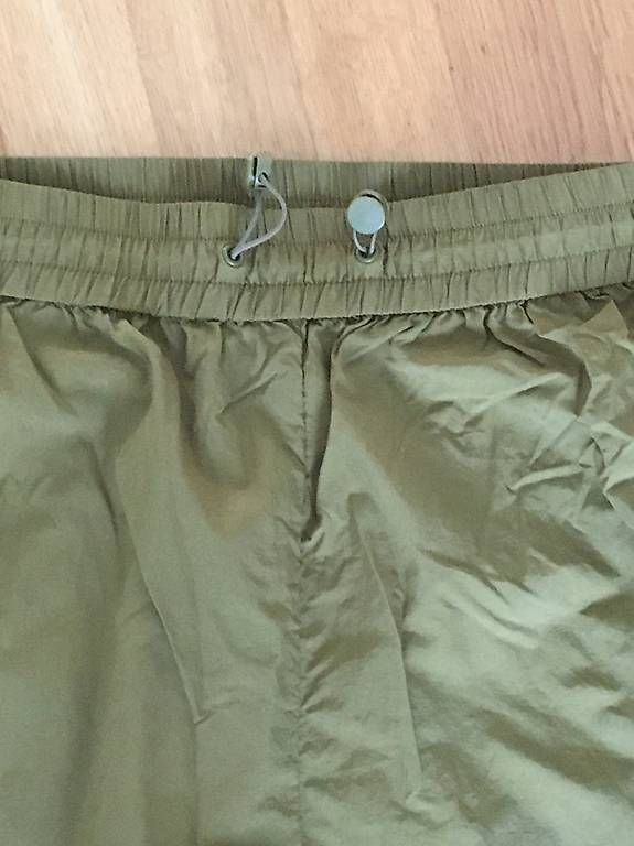 Pantaloni: Hose im jogginstil – Usato da Zürich venduto da rundeshaus1 1