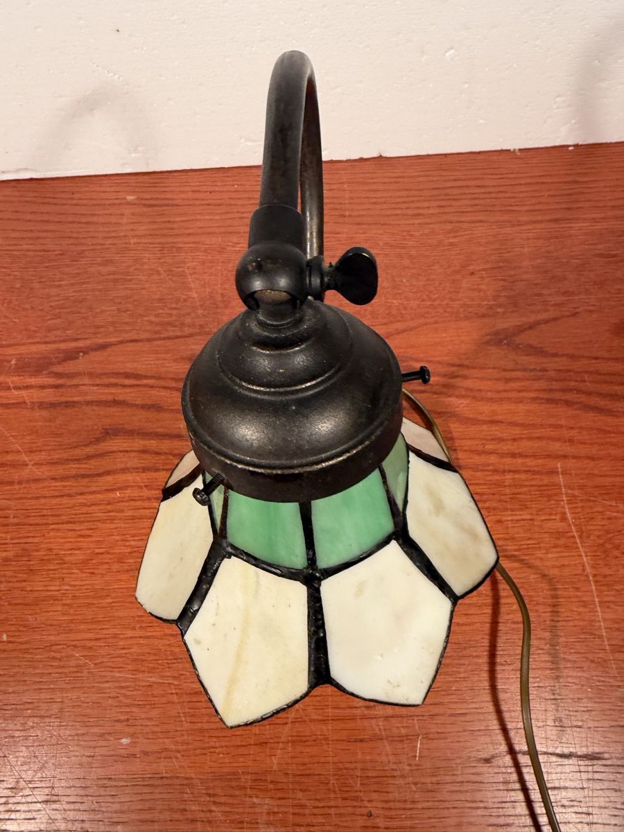 Lampade: Vintage Tiffany Style Lamp with Cherub Base  – Usato da Lausanne venduto da artnouveau05 7