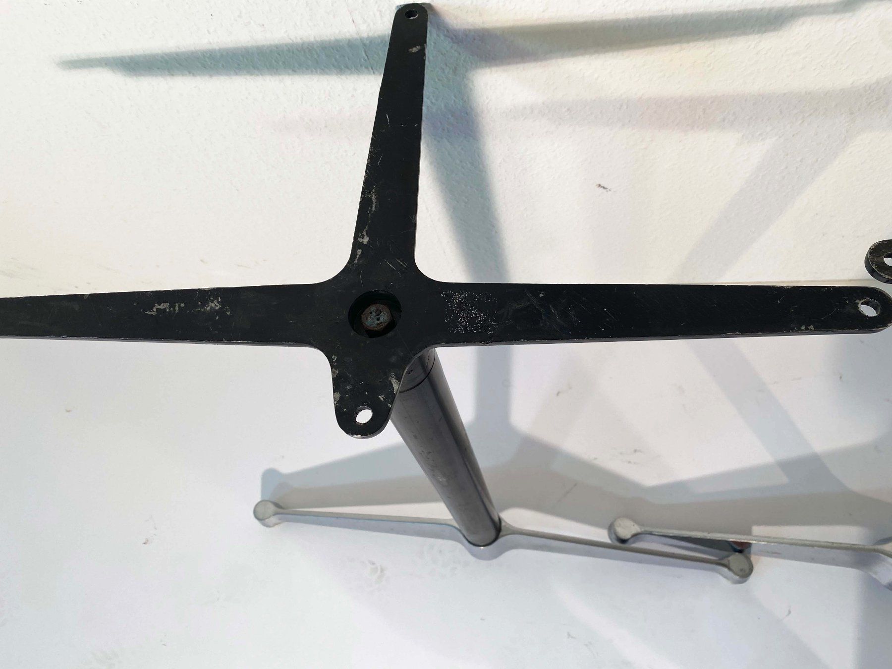 Eames Tables: Paar Design Vitra Eames Tischbeine – D'occasion à Beringen par Kultgut 7