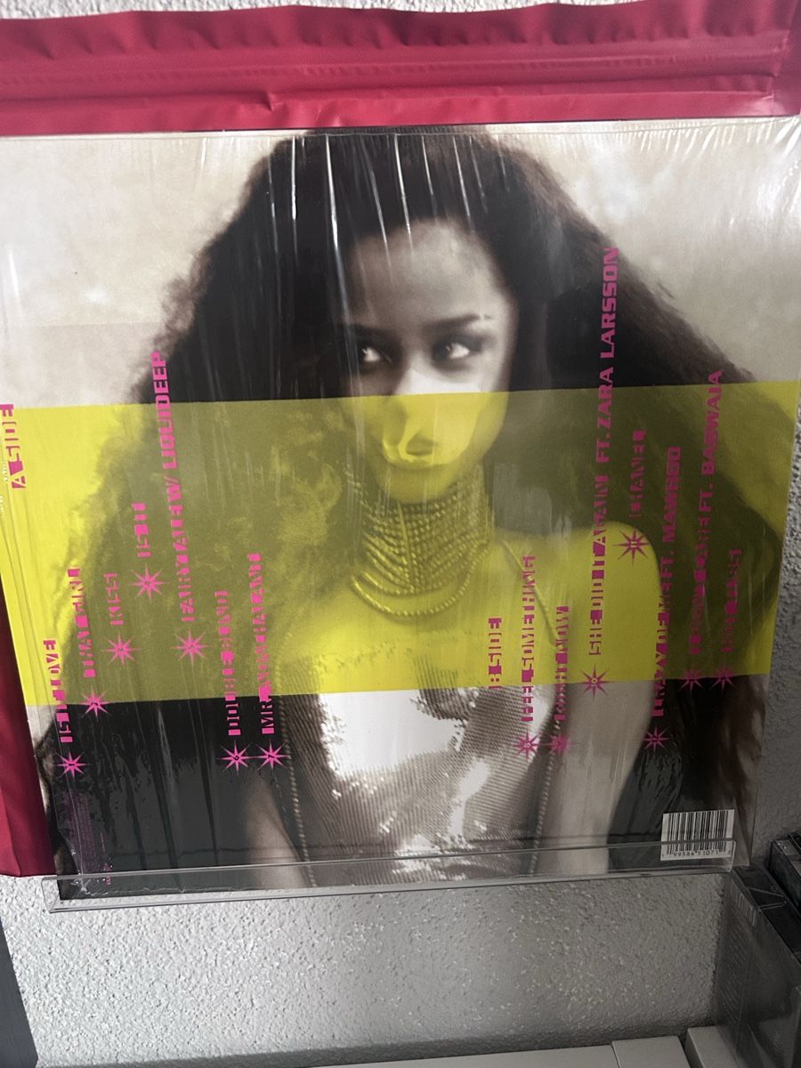 Dischi in vinile: Tyla - A Pop Alt Cover Signed Vinyl – Nuovo (secondo la descrizione) da Bülach venduto da yzy_23 1
