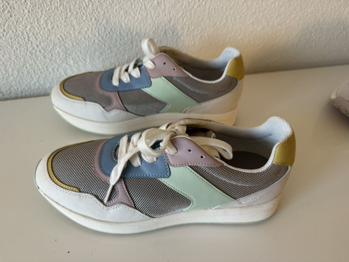 Geox Scarpe da donna: Geox sneaker 2 Paar, neuwertig – Usato da Männedorf venduto da Ewallstreet 2