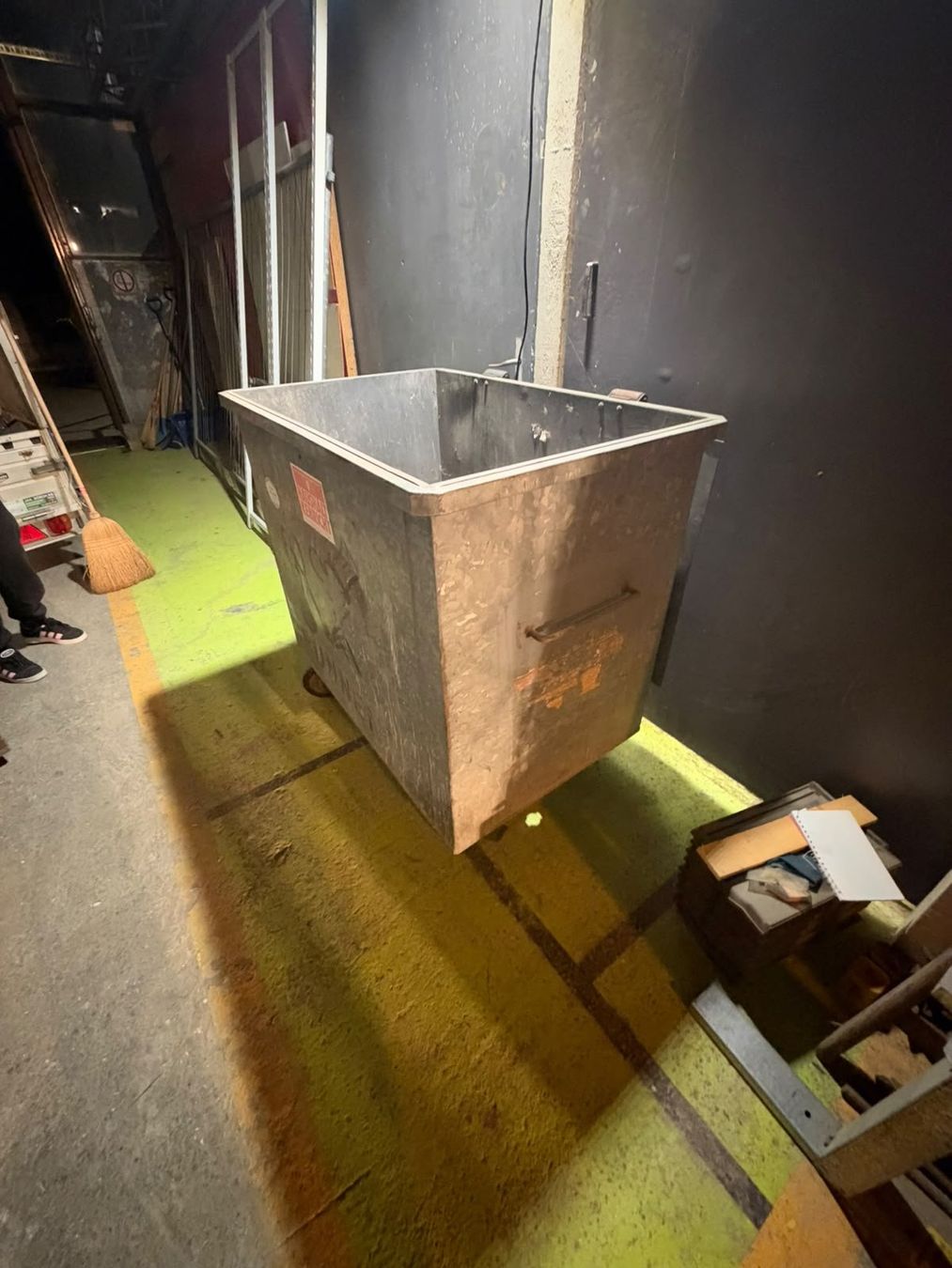 Altro per Ufficio & Commercio: Abfallcontainer / Mülltonne / Container gebraucht aus Metall – Usato da Uster venduto da 4schtroumpfs 5
