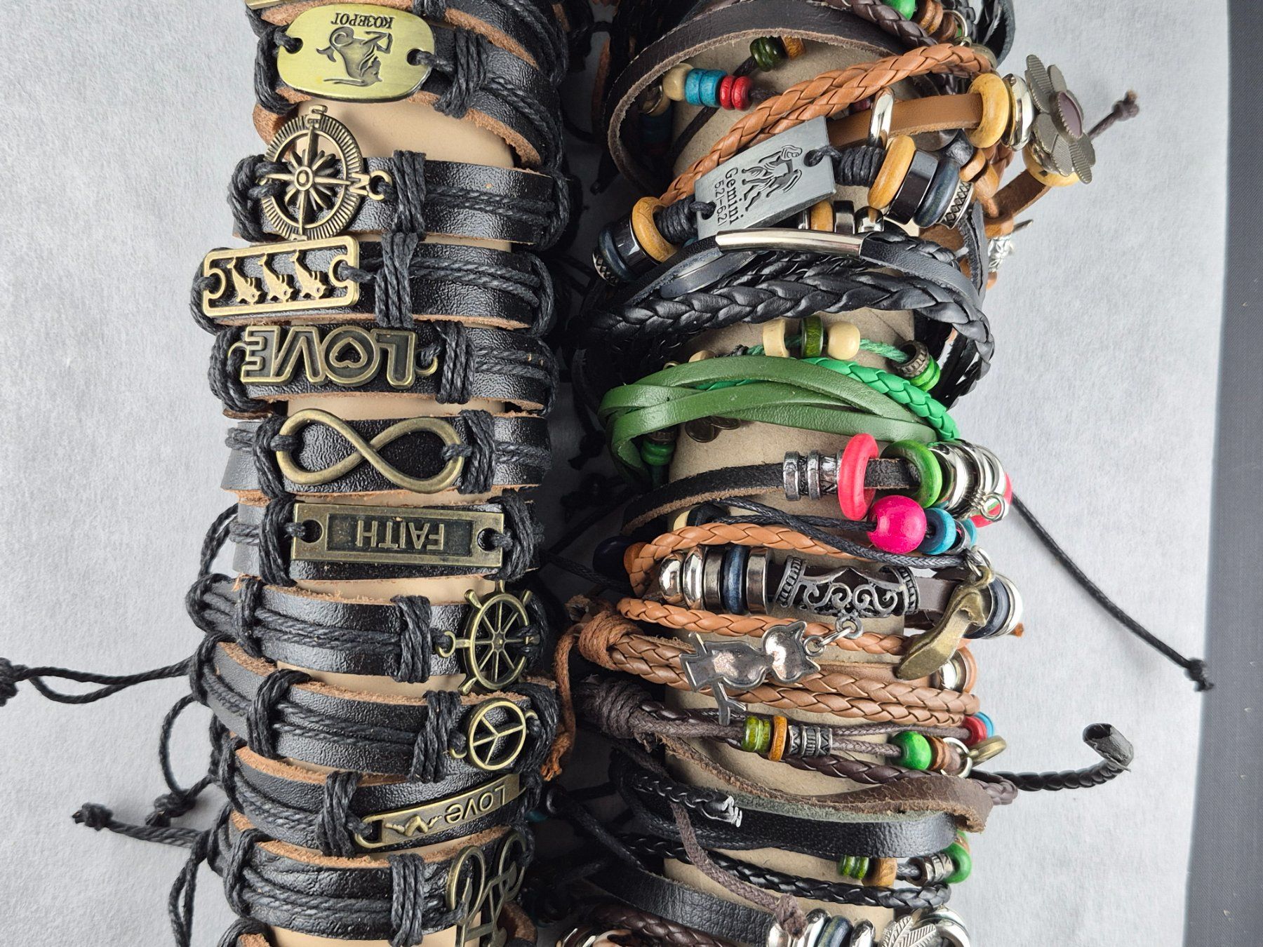 Bracciali & Braccialetti: Armbänder Set, 45 Stk. diverse Modelle – Nuovo (secondo la descrizione) da Wädenswil venduto da Orso31