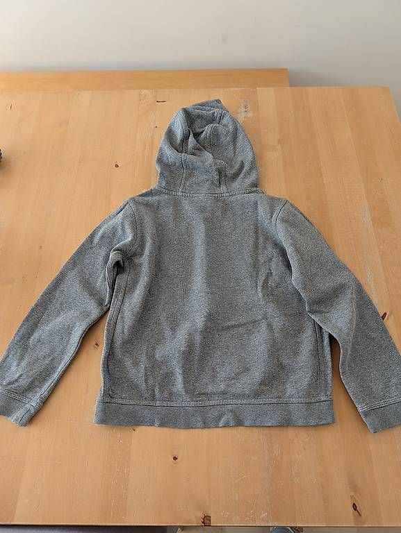 Nike Maglioni & Felpe: Nike Kapuzen Pullover Grösse 137-147 – Usato da Schinznach-Dorf venduto da StoepfiR 1