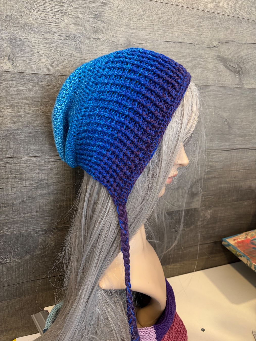 Copricapi, berretti & cappellini: Bonnet Beanie Handmade – Nuovo (secondo la descrizione) da St. Niklaus VS venduto da loumonrohandmade