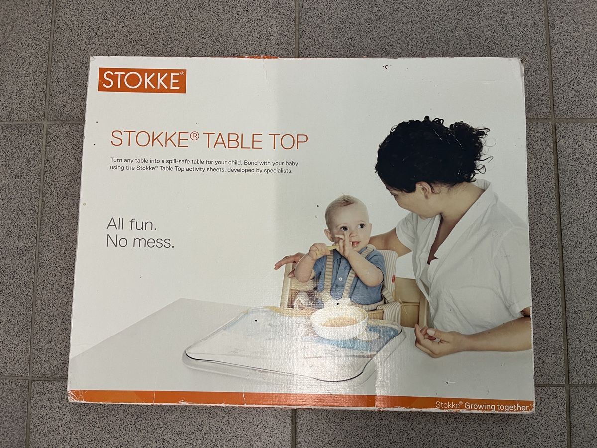Set di tavolo e panche: Stokke Table Top – Usato da Sursee venduto da Leg_Kibru