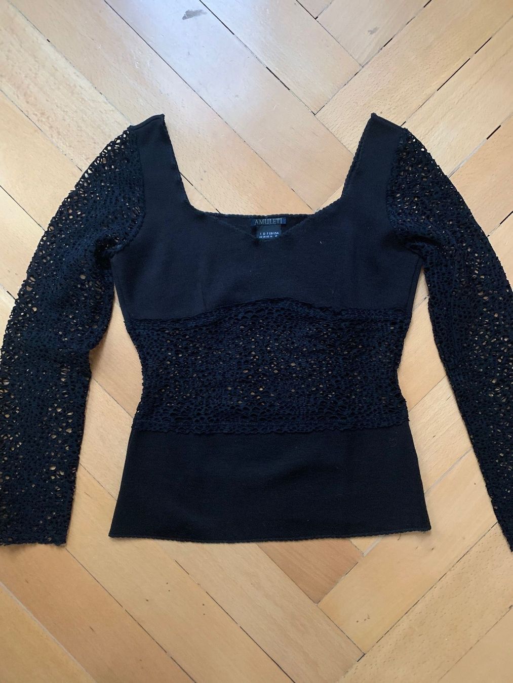 Tops: Top soir noir  38 Amuleti – D'occasion à Küssnacht am Rigi par CALIFRASQUI 1