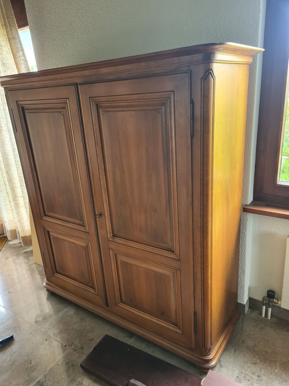 Armadi: Wunderschöner Holzschrank mit Tablaren – Usato da Küssnacht am Rigi venduto da irenech 4