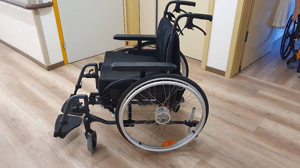 Rollstühle: Fauteuil roulant – Gebraucht aus Miex von ann_t9qq 1