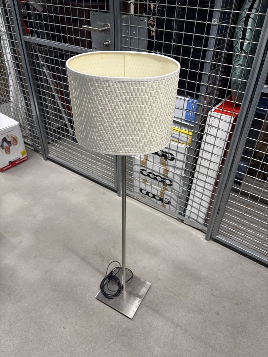 Ikea Lampen: Stehlampe mit Lampenschirm – Gebraucht aus Glattpark(Opfikon) von NadjaRr 1