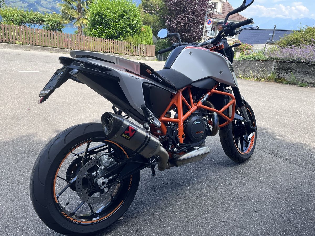 KTM Strasse: KTM Duke 690 R, Top Zustand, frisch ab Service – Gebraucht aus Bönigen von Seli_0 6