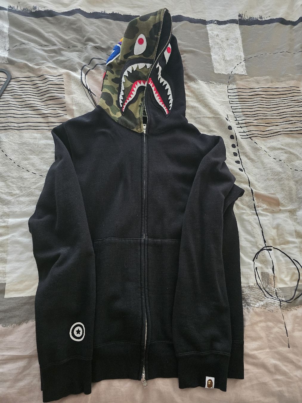Bape Pulls & Sweat-shirts: Authentic Bape Full Zip Shark Hoodie – D'occasion à Wallisellen par dh9_m22p 1