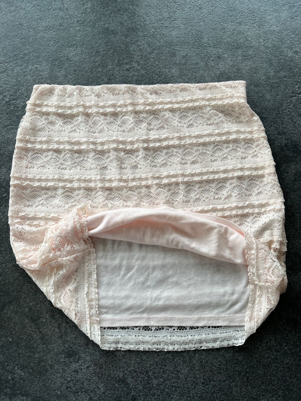 H&M Gonne: H&M kurzer Rock aus Spitzenstoff - Größe 1 Size – Nuovo (secondo la descrizione) da Kilchberg ZH venduto da Simple.Life 5