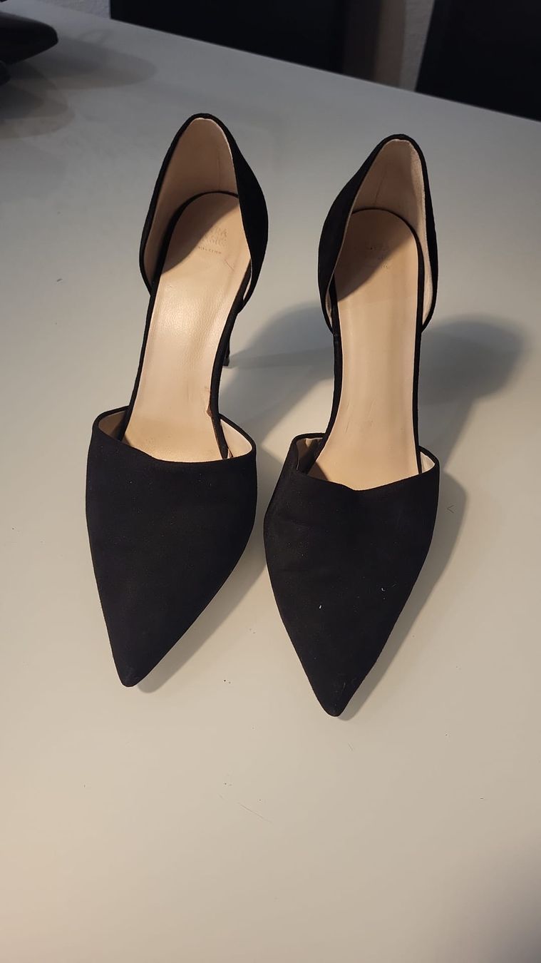 Scarpe da donna: Escarpins noirs élégants en daim, taille 39  – Usato da Vevey venduto da Manatee29 1
