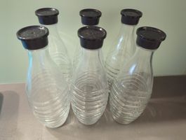 6 Glasflaschen mit schwarzen Deckeln gebraucht, Soda Stream