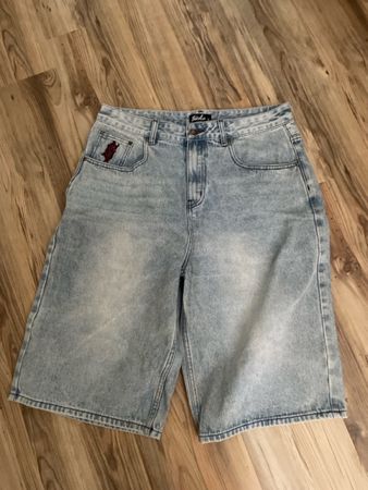 Jeans Shorts hellblau Grösse 34