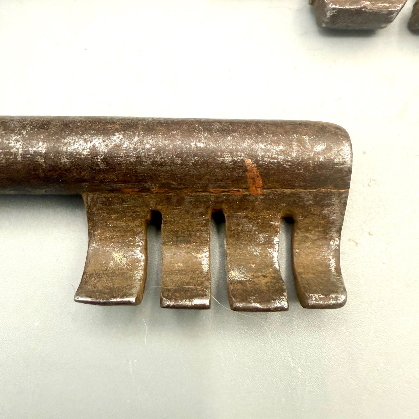 Schlüssel: 4 Antike Schlüssel – Gebraucht aus Ueberstorf von Brocandi 7