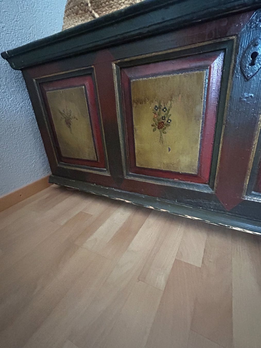 Truhen: Ancien bahut année 1850 env. – Gebraucht aus Tavannes von Zitume 5