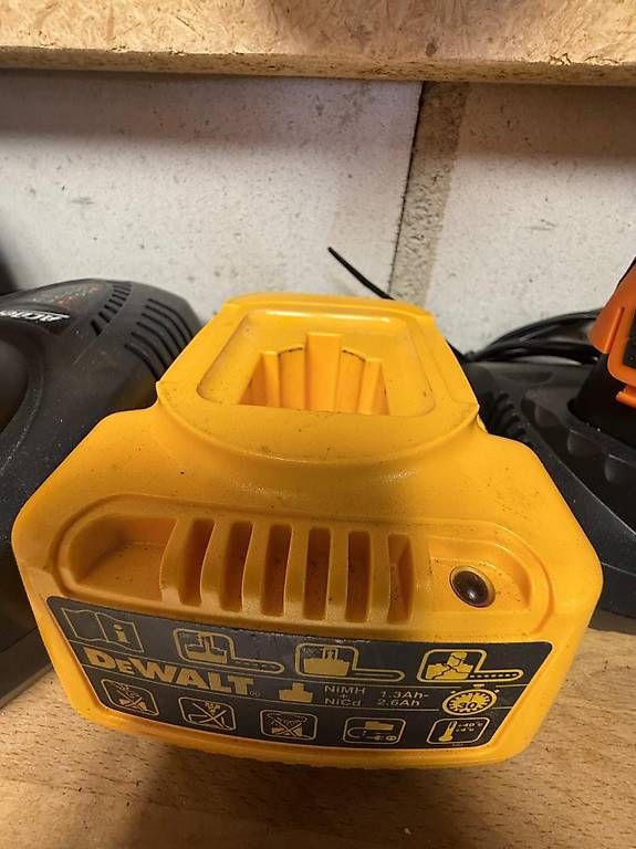 Trapani: Dewalt Sortiment 12V – Usato da Fischbach-göslikon venduto da Trinity16 2