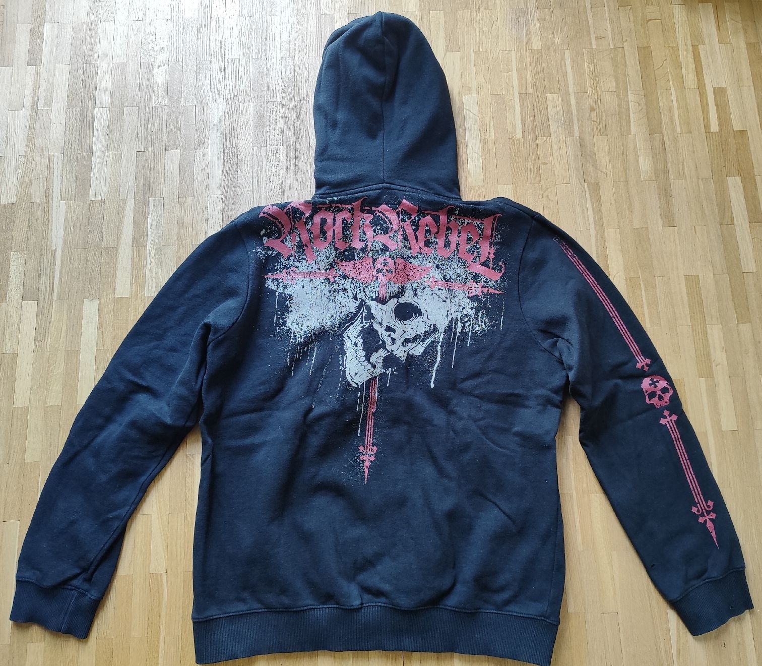 Pullover & Sweatshirts: Pull à capuche Rock Rebel – Gebraucht aus Ursy von Sebastien-85 1