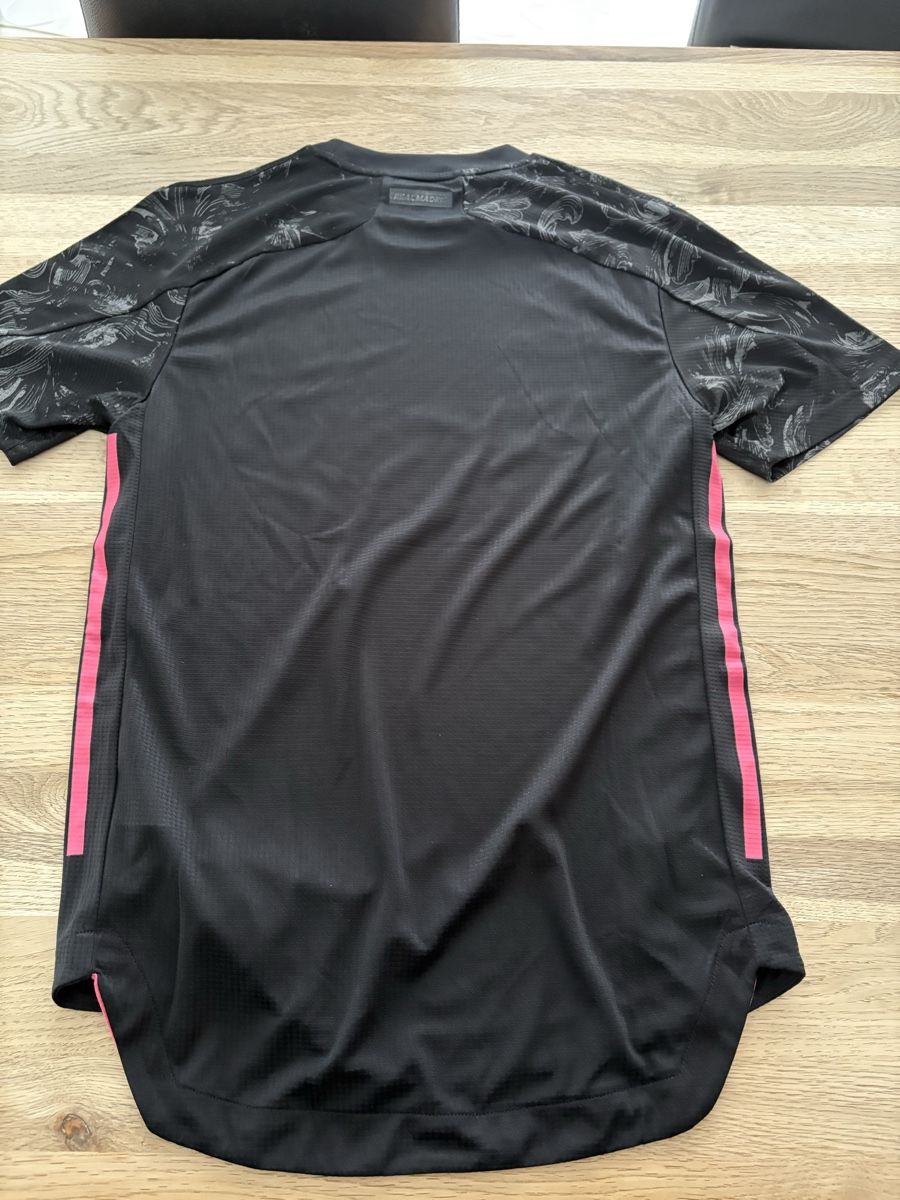 Real Madrid Leibchen & Hosen: Real Madrid Trikot PlayerVersion – Gebraucht aus Domat/Ems von tim_lq6b 6