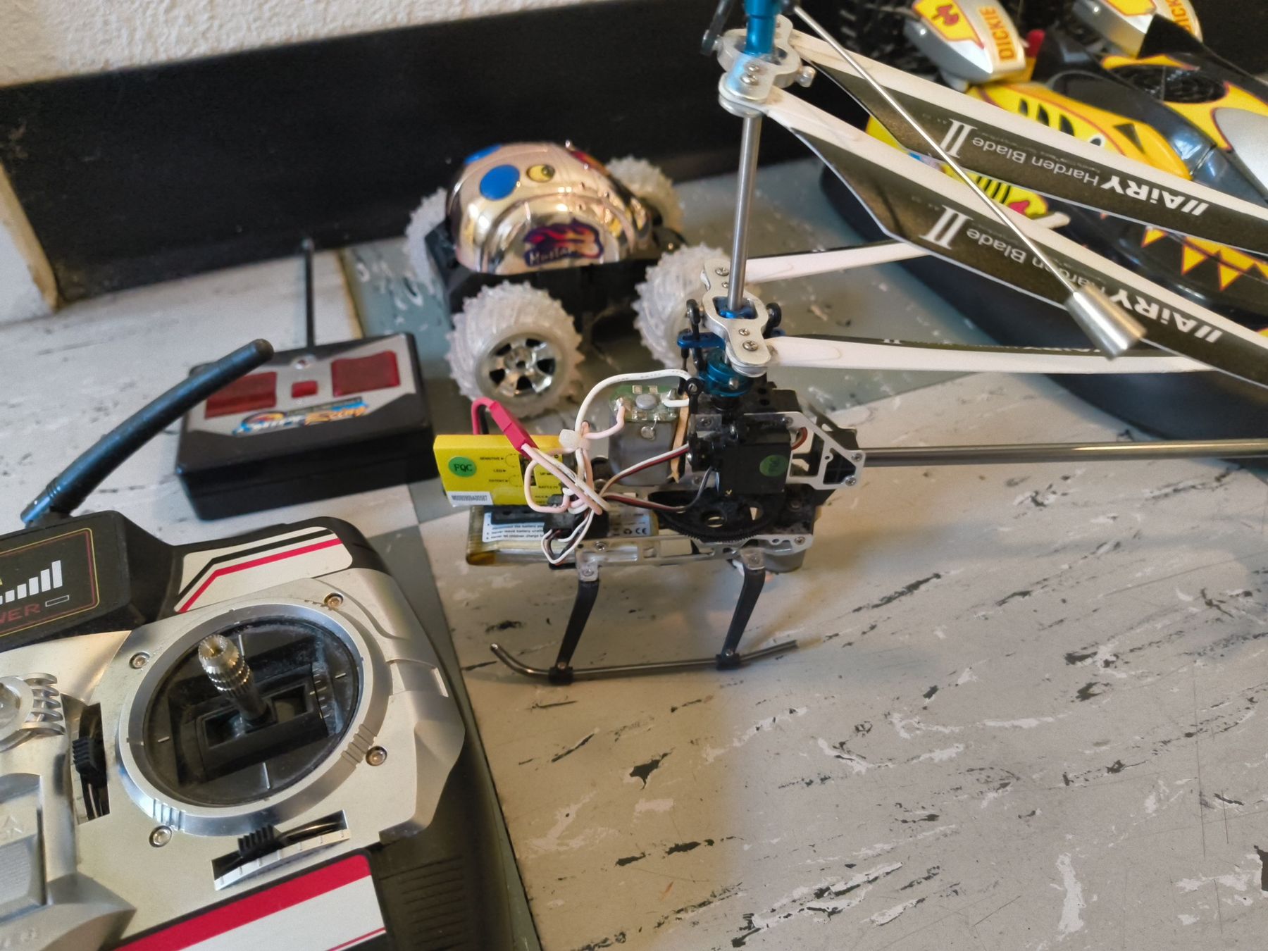Modellismo RC: 3 Ferngesteuerte Objekt Helikopter Luftkissenboot Auto – Difettoso da stettlen venduto da VintageBern_ch 1