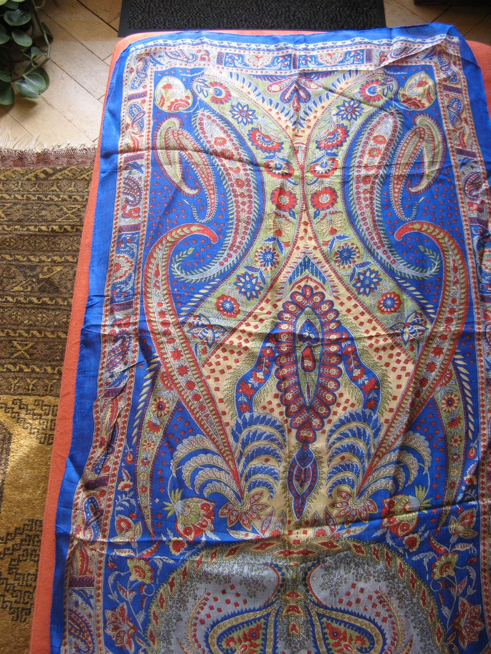 Foulard & Sciarpe: Seidenfoulard bunt mit blau – Nuovo (secondo la descrizione) da Zürich venduto da apil