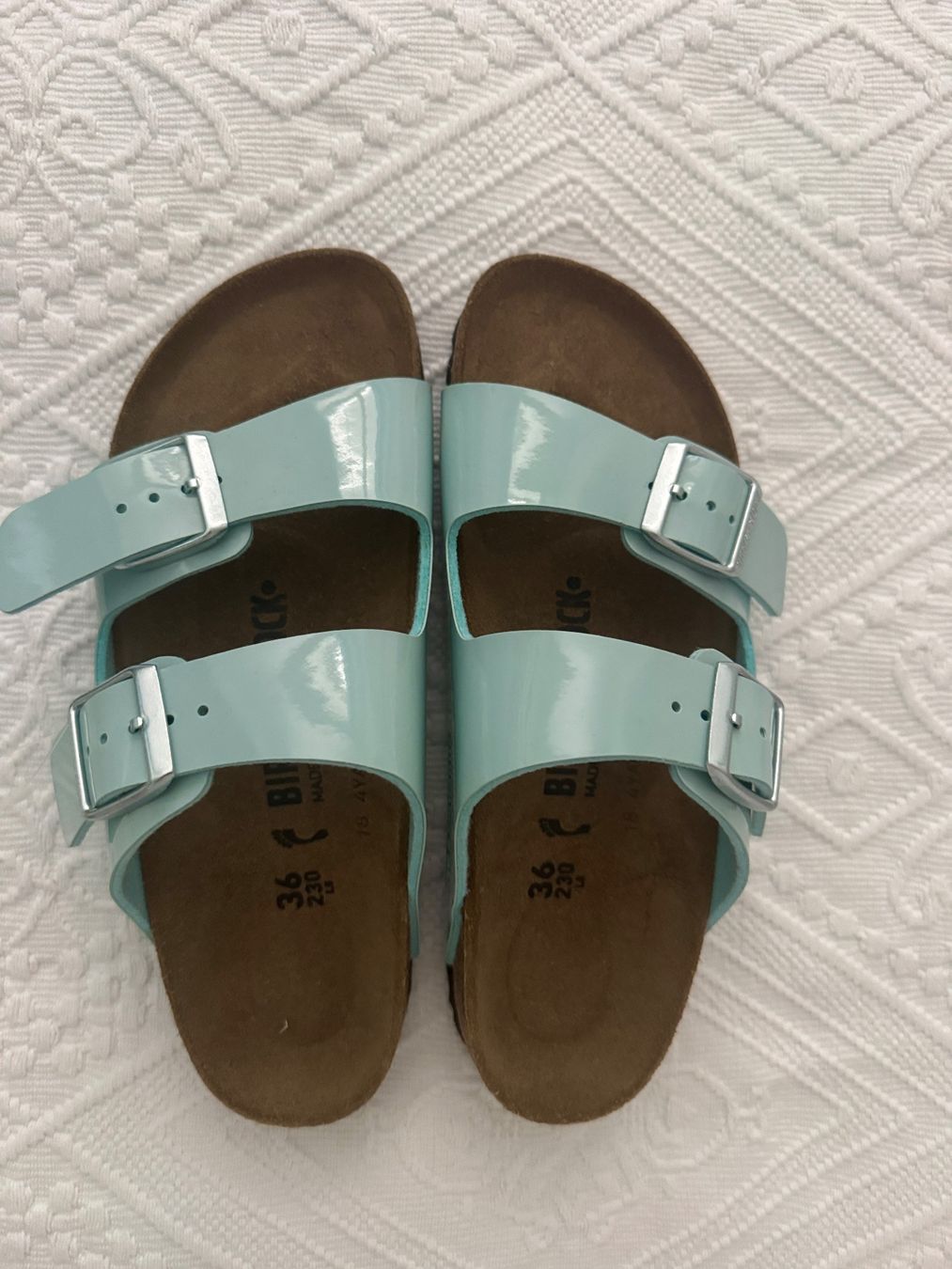 Birkenstock Chaussures femmes: Birkenstock, Gr.36, hellblau, Lackleder, neu, – Neuf avec emballage d'origine à Erlinsbach SO par Romstrasse