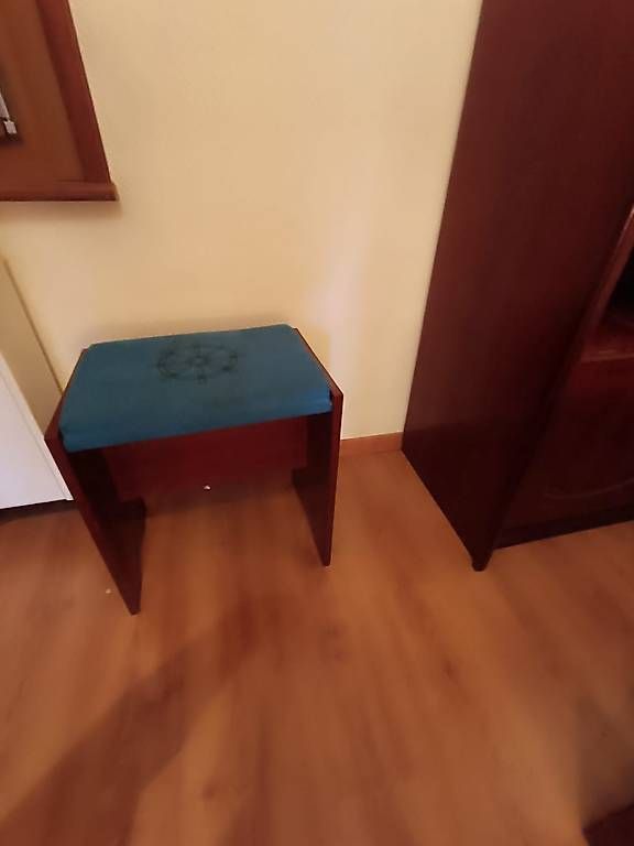 Sgabelli: Tabouret d'un ensemble de chambre à coucher – Usato da Champlan venduto da rac_n8q9