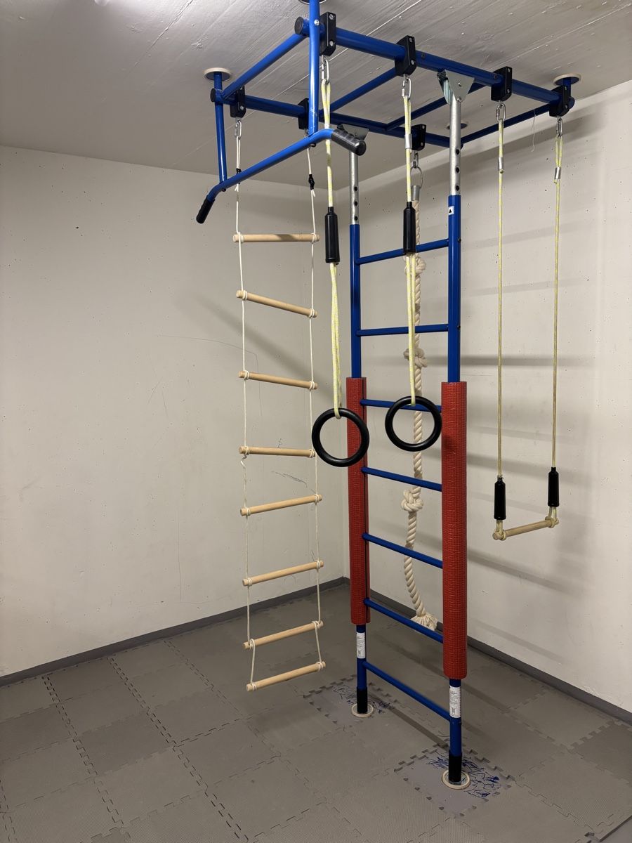 Pareti & prese d'arrampicata: Indoor-Klettergerüst – Usato da Rupperswil venduto da Achilis