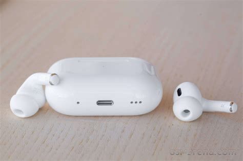 Apple Cuffie: Apple AirPods Pro 2 lightning with Charging Case – Usato da Einsiedeln venduto da Fiolio