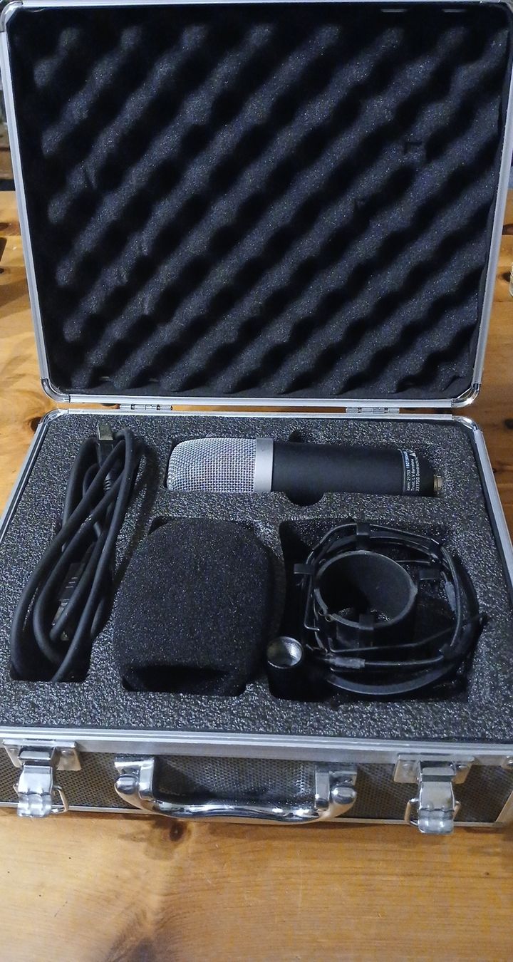 Trust Microphones: Trust Mikrofon mit Koffer – D'occasion à Maloja par ato85