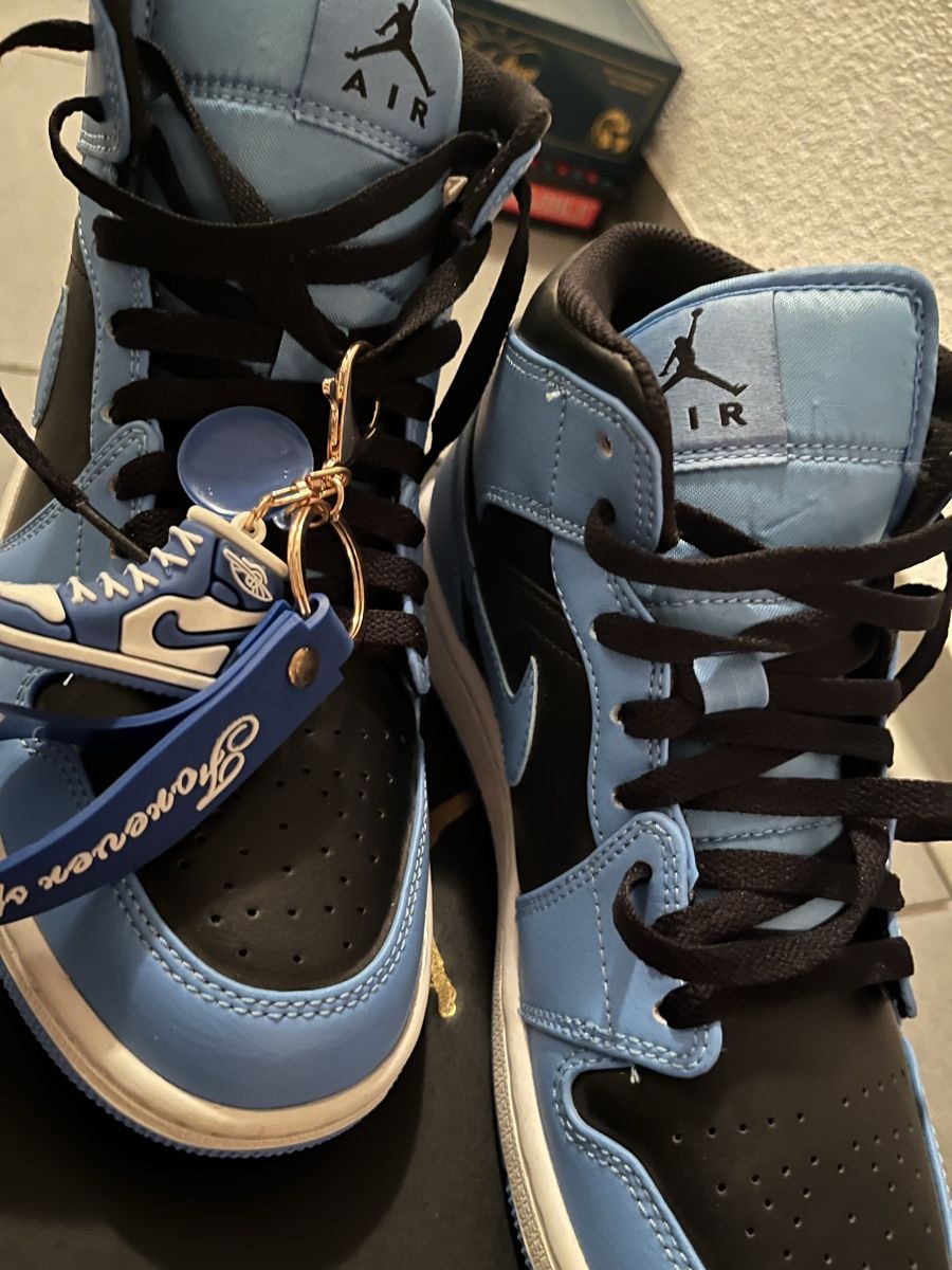 Chaussures hommes: Air Jordan 1 Mid University Blue Black White – Neuf avec emballage d'origine à Chiasso par fairy81