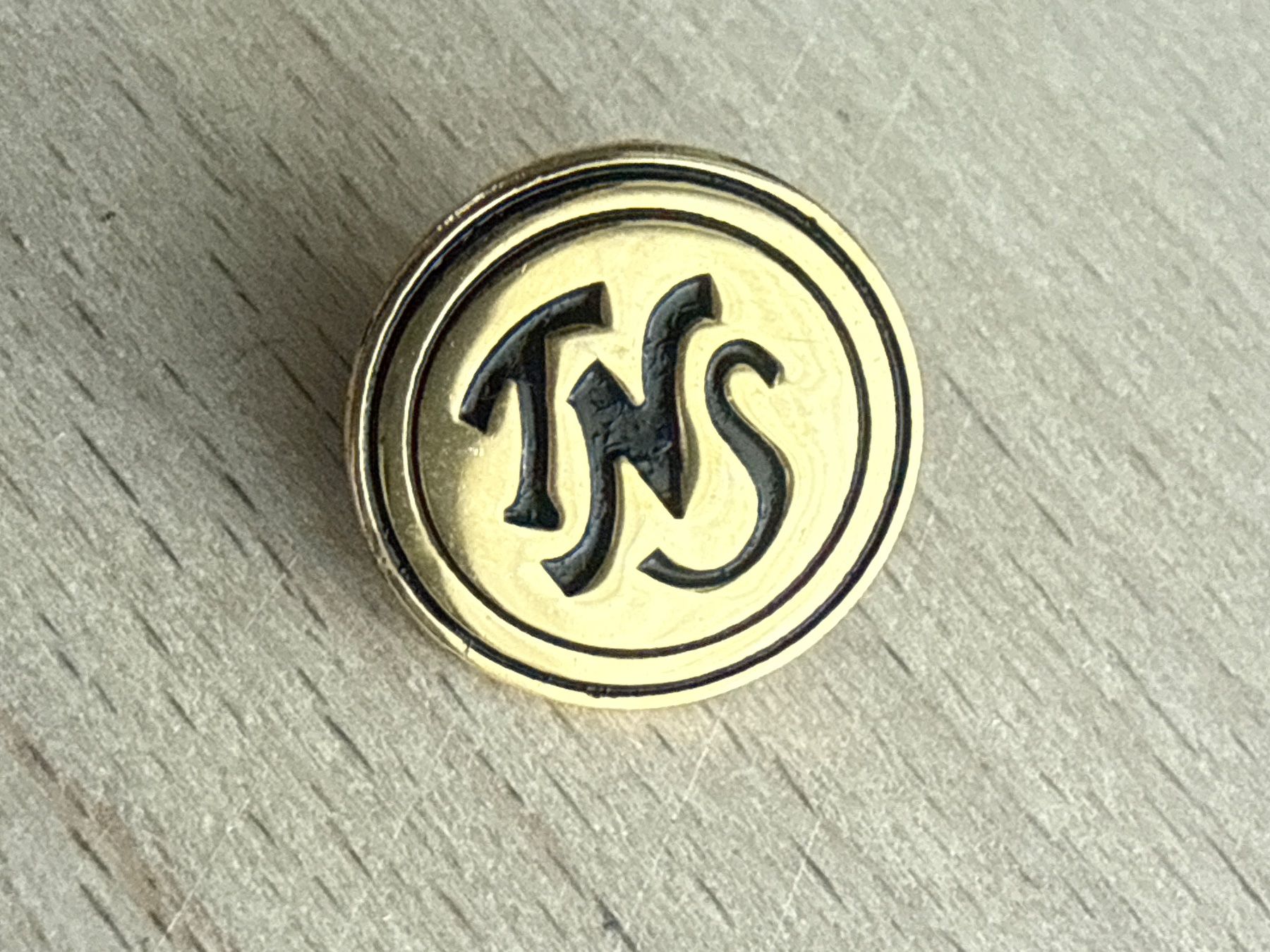 Placchette & Badge: Pin TNS – Usato da Glattbrugg venduto da Schweigmatt
